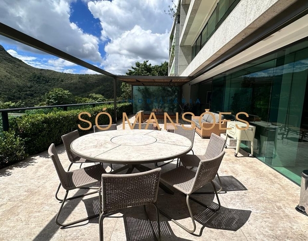 TRIPLEX : 894 M² DE ELEGÂNCIA E CONFORTO NO VALE DOS CRISTAIS