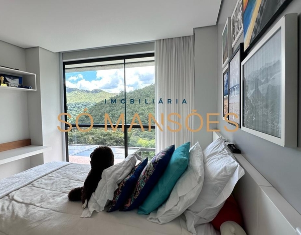 TRIPLEX : 894 M² DE ELEGÂNCIA E CONFORTO NO VALE DOS CRISTAIS