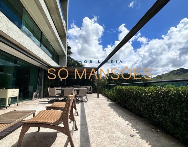 TRIPLEX : 894 M² DE ELEGÂNCIA E CONFORTO NO VALE DOS CRISTAIS