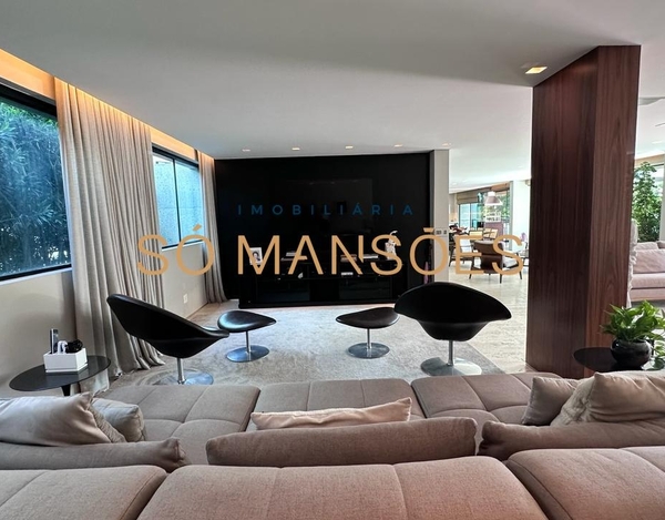 TRIPLEX : 894 M² DE ELEGÂNCIA E CONFORTO NO VALE DOS CRISTAIS