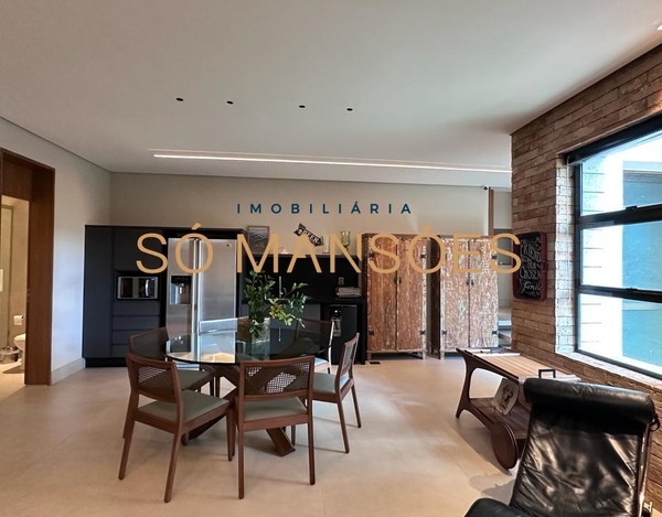 TRIPLEX : 894 M² DE ELEGÂNCIA E CONFORTO NO VALE DOS CRISTAIS