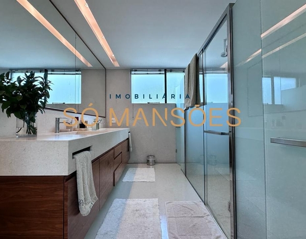 TRIPLEX : 894 M² DE ELEGÂNCIA E CONFORTO NO VALE DOS CRISTAIS