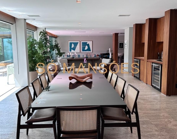 TRIPLEX DE LUXO COM 894 M² NO VALE DOS CRISTAIS