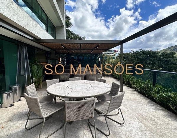 TRIPLEX : 894 M² DE ELEGÂNCIA E CONFORTO NO VALE DOS CRISTAIS