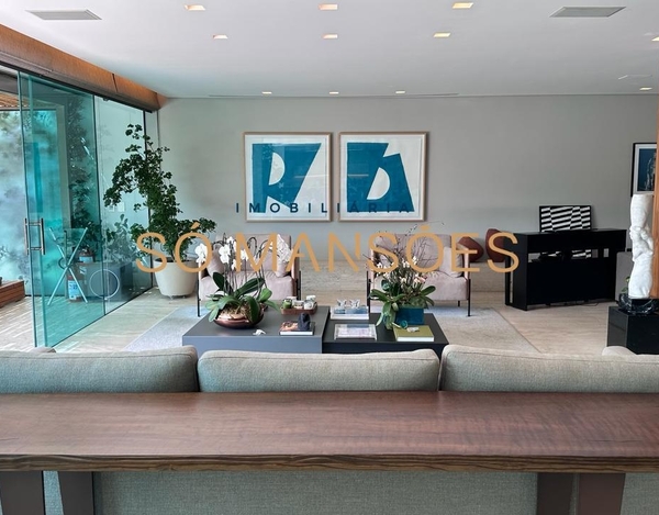 TRIPLEX : 894 M² DE ELEGÂNCIA E CONFORTO NO VALE DOS CRISTAIS