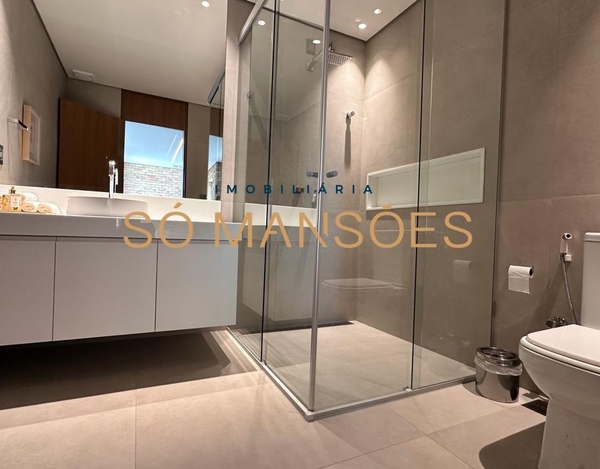TRIPLEX : 894 M² DE ELEGÂNCIA E CONFORTO NO VALE DOS CRISTAIS
