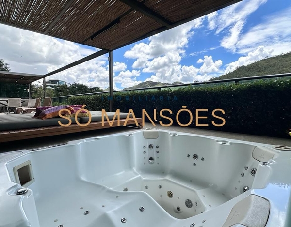 TRIPLEX : 894 M² DE ELEGÂNCIA E CONFORTO NO VALE DOS CRISTAIS