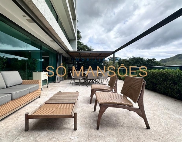 TRIPLEX : 894 M² DE ELEGÂNCIA E CONFORTO NO VALE DOS CRISTAIS