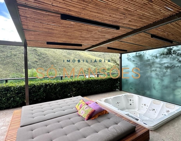 TRIPLEX : 894 M² DE ELEGÂNCIA E CONFORTO NO VALE DOS CRISTAIS