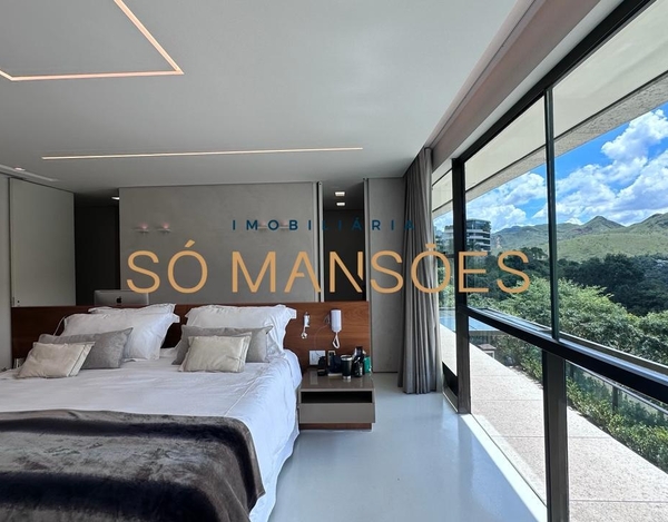TRIPLEX : 894 M² DE ELEGÂNCIA E CONFORTO NO VALE DOS CRISTAIS