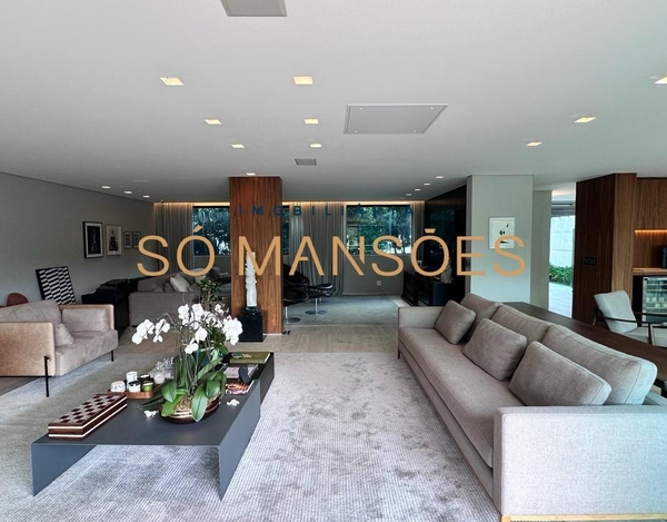 TRIPLEX : 894 M² DE ELEGÂNCIA E CONFORTO NO VALE DOS CRISTAIS