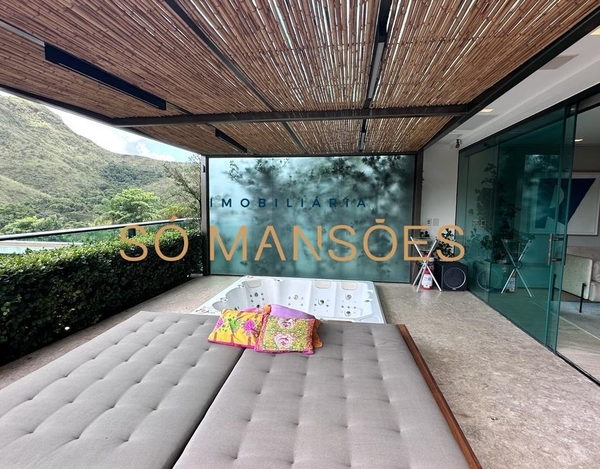 TRIPLEX : 894 M² DE ELEGÂNCIA E CONFORTO NO VALE DOS CRISTAIS
