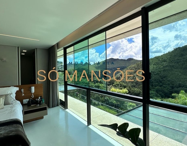 TRIPLEX : 894 M² DE ELEGÂNCIA E CONFORTO NO VALE DOS CRISTAIS