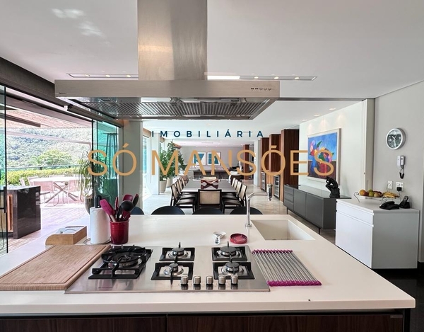 TRIPLEX : 894 M² DE ELEGÂNCIA E CONFORTO NO VALE DOS CRISTAIS