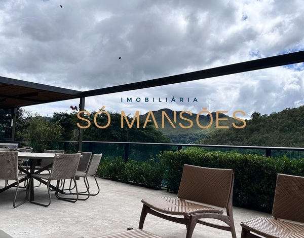TRIPLEX : 894 M² DE ELEGÂNCIA E CONFORTO NO VALE DOS CRISTAIS