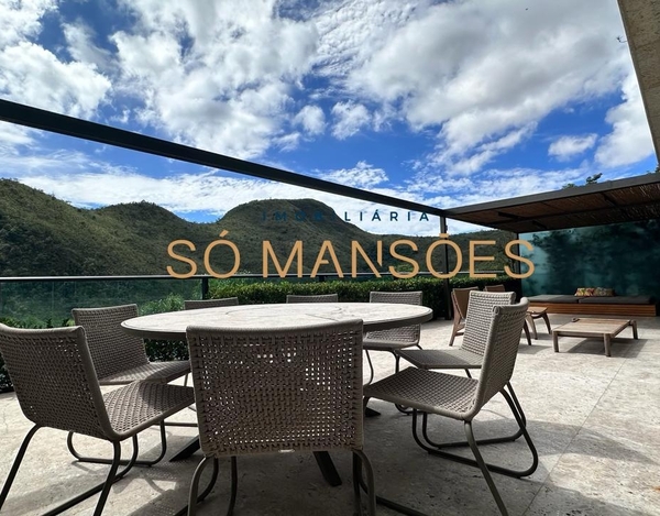 TRIPLEX : 894 M² DE ELEGÂNCIA E CONFORTO NO VALE DOS CRISTAIS
