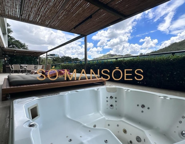 TRIPLEX : 894 M² DE ELEGÂNCIA E CONFORTO NO VALE DOS CRISTAIS