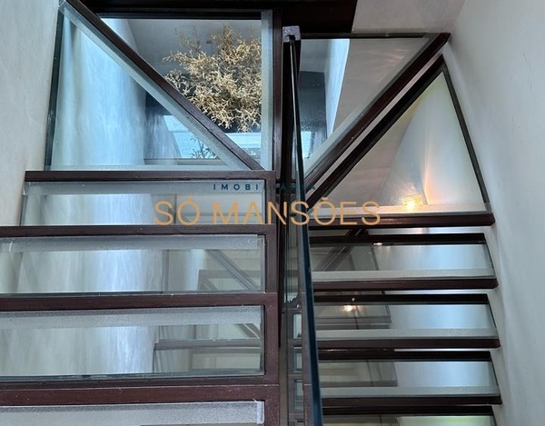 TRIPLEX : 894 M² DE ELEGÂNCIA E CONFORTO NO VALE DOS CRISTAIS