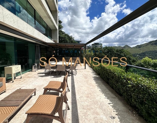 TRIPLEX : 894 M² DE ELEGÂNCIA E CONFORTO NO VALE DOS CRISTAIS