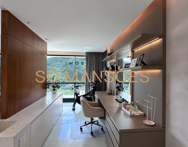 TRIPLEX : 894 M² DE ELEGÂNCIA E CONFORTO NO VALE DOS CRISTAIS