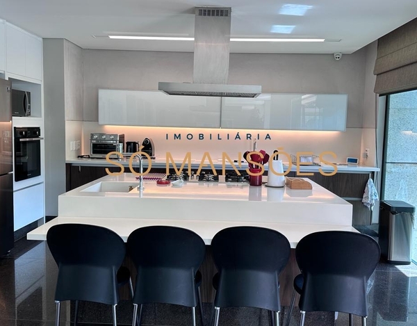 TRIPLEX : 894 M² DE ELEGÂNCIA E CONFORTO NO VALE DOS CRISTAIS