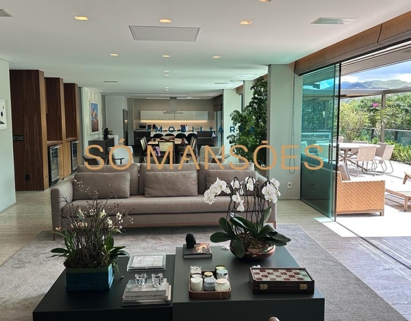 TRIPLEX : 894 M² DE ELEGÂNCIA E CONFORTO NO VALE DOS CRISTAIS