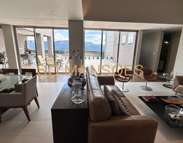 RESIDÊNCIA DE 359 M² COM VISTA ESPETACULAR NO MIRANTE DA MATA