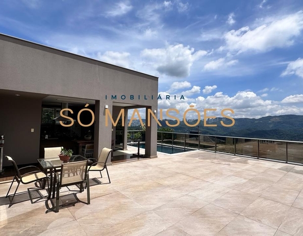 RESIDÊNCIA DE 359 M² COM VISTA ESPETACULAR NO MIRANTE DA MATA