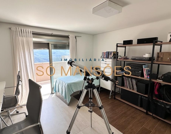 RESIDÊNCIA DE 359 M² COM VISTA ESPETACULAR NO MIRANTE DA MATA