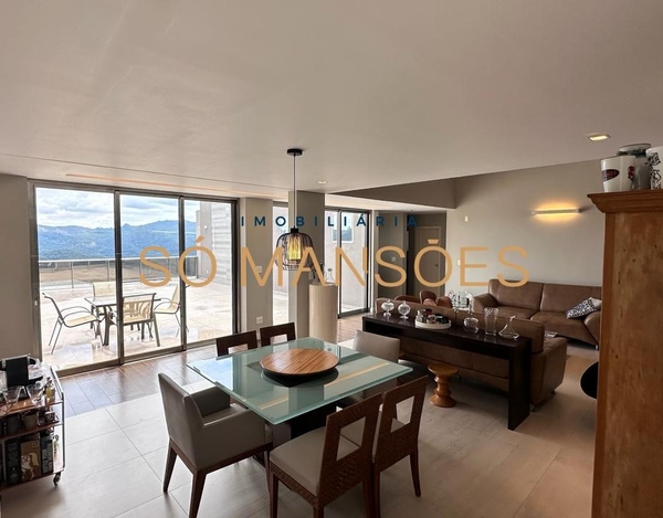 RESIDÊNCIA DE 359 M² COM VISTA ESPETACULAR NO MIRANTE DA MATA