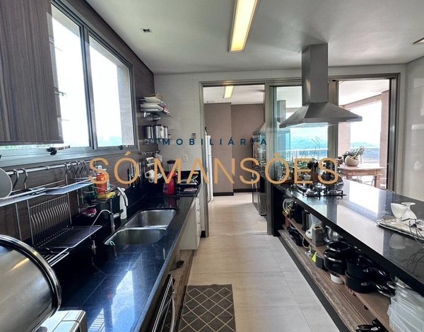 RESIDÊNCIA DE 359 M² COM VISTA ESPETACULAR NO MIRANTE DA MATA