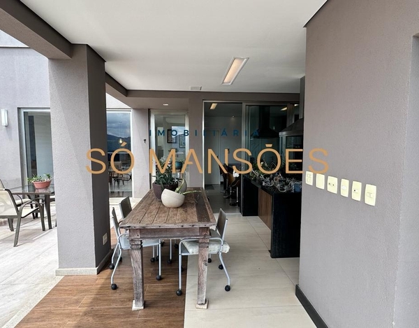 RESIDÊNCIA DE 359 M² COM VISTA ESPETACULAR NO MIRANTE DA MATA
