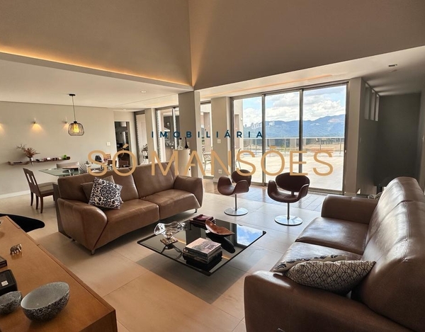 RESIDÊNCIA DE 359 M² COM VISTA ESPETACULAR NO MIRANTE DA MATA