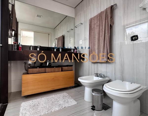 RESIDÊNCIA DE 359 M² COM VISTA ESPETACULAR NO MIRANTE DA MATA