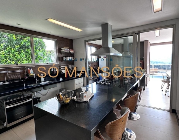 RESIDÊNCIA DE 359 M² COM VISTA ESPETACULAR NO MIRANTE DA MATA