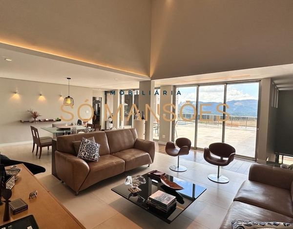 RESIDÊNCIA DE 359 M² COM VISTA ESPETACULAR NO MIRANTE DA MATA