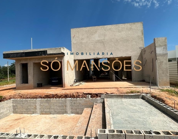 CASA EM FASE FINAL DE CONSTRUÇÃO COM A MELHOR LOCALIZAÇÃO NO CONDOMÍNIO VALLE DA SERRA/ VIANOPÓLIS.