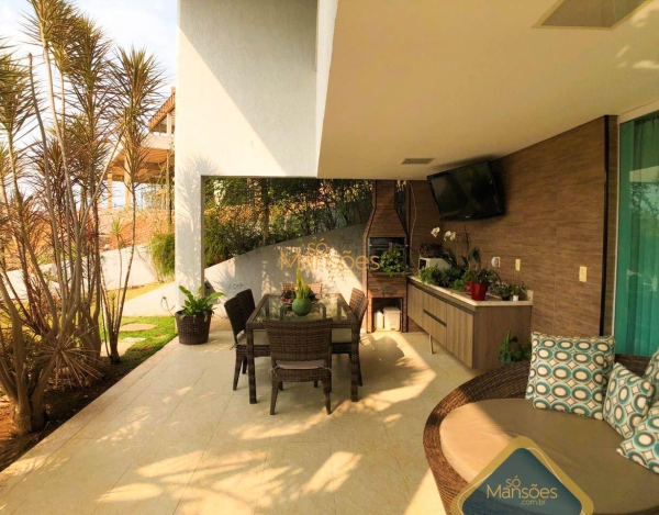 Casa de 650 m² de área construída em terreno de 870 m² no Veredas das Geraes.