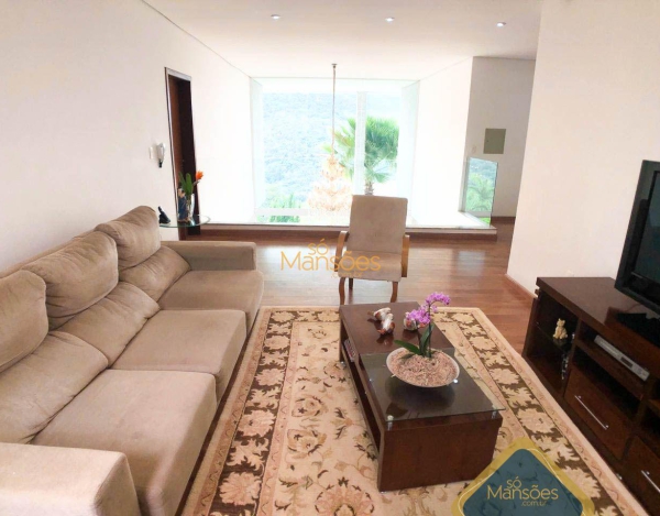 Casa de 650 m² de área construída em terreno de 870 m² no Veredas das Geraes.