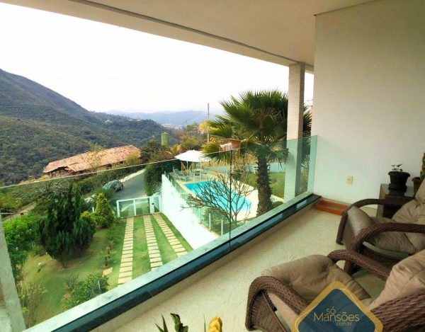 Casa de 650 m² de área construída em terreno de 870 m² no Veredas das Geraes.