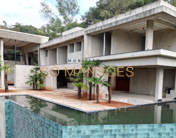 Casa espetacular à Venda no Quintas do Sol, Nova Lima — 752m², 5 Suítes, Piscina e Vista Definitiva.