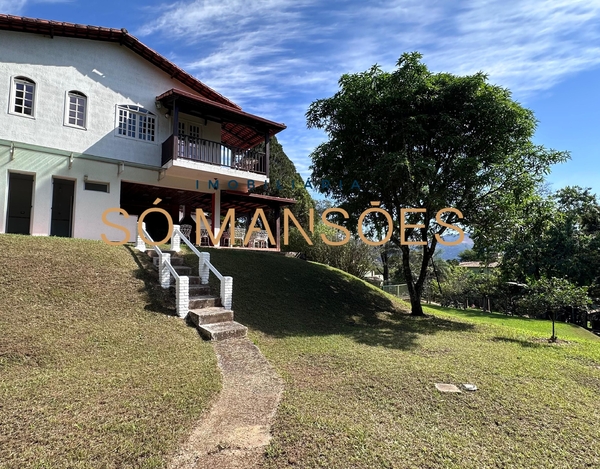 CASA COM EXCELENTE LOCALIZAÇÃO E FUNDO PARA ÁREA DE PRESERVAÇÃO À VENDA NO BOSQUE DO JAMBREIRO