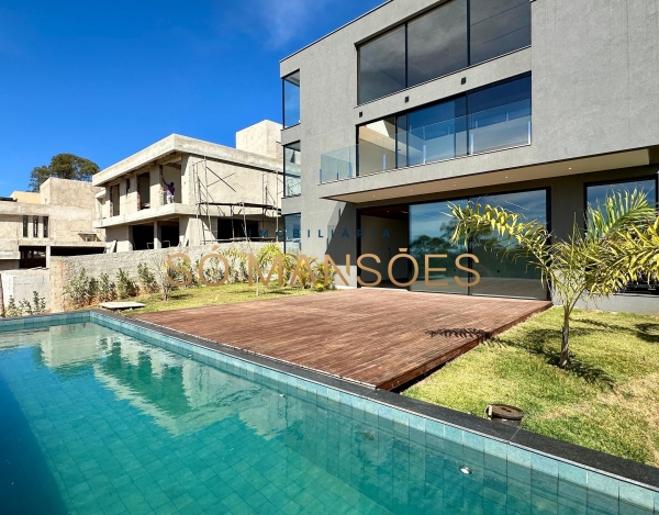 Casa Espaçosa de 445 m² à Venda com 4 Suítes e Vista Deslumbrante no Alphaville - Lagoa dos Ingleses, Nova Lima - MG