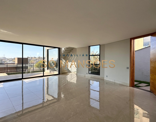 Casa Espaçosa de 368 m² à Venda com 4 Suítes e Vista para a Lagoa no Alphaville - Lagoa dos Ingleses, Nova Lima - MG
