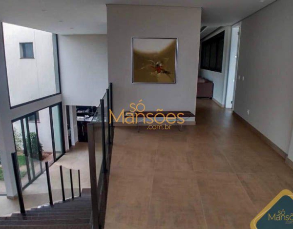CASA IMPONENTE COM VISTA DEFINITIVA PARA LAGOA À VENDA NO ALPHAVILLE.