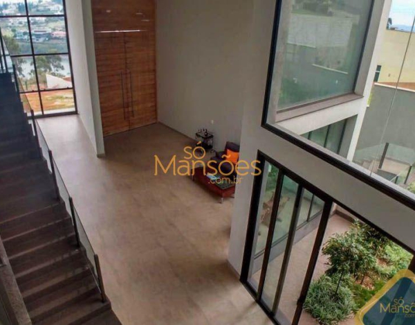 CASA IMPONENTE COM VISTA DEFINITIVA PARA LAGOA À VENDA NO ALPHAVILLE.