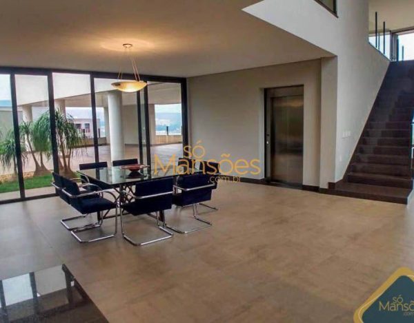 CASA IMPONENTE COM VISTA DEFINITIVA PARA LAGOA À VENDA NO ALPHAVILLE.