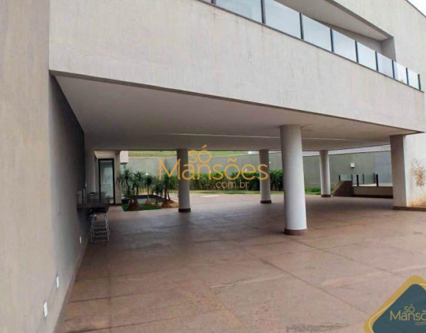 CASA IMPONENTE COM VISTA DEFINITIVA PARA LAGOA À VENDA NO ALPHAVILLE.
