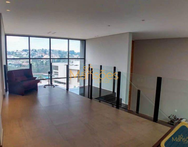 CASA IMPONENTE COM VISTA DEFINITIVA PARA LAGOA À VENDA NO ALPHAVILLE.