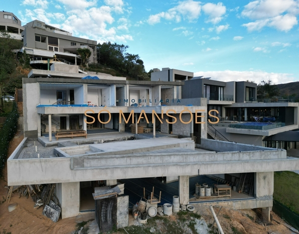 Casa Exclusiva em Final de Acabamento com Vista Deslumbrante!
